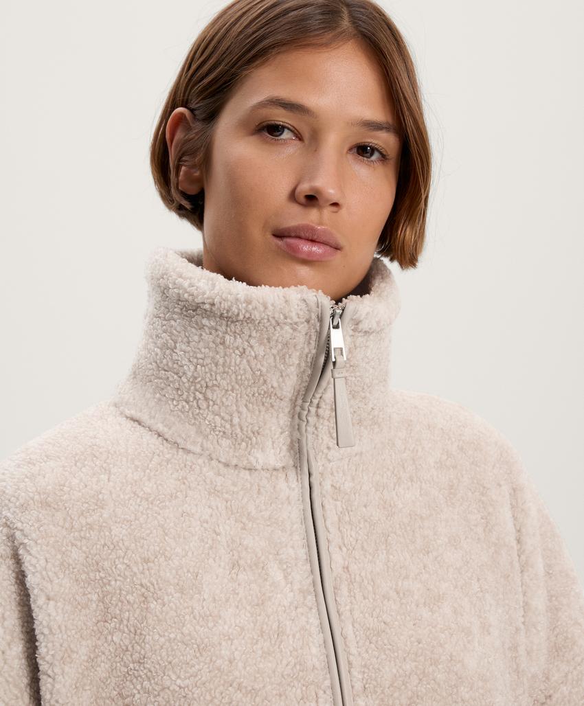 Куртка оверсайз из искусственной овчины