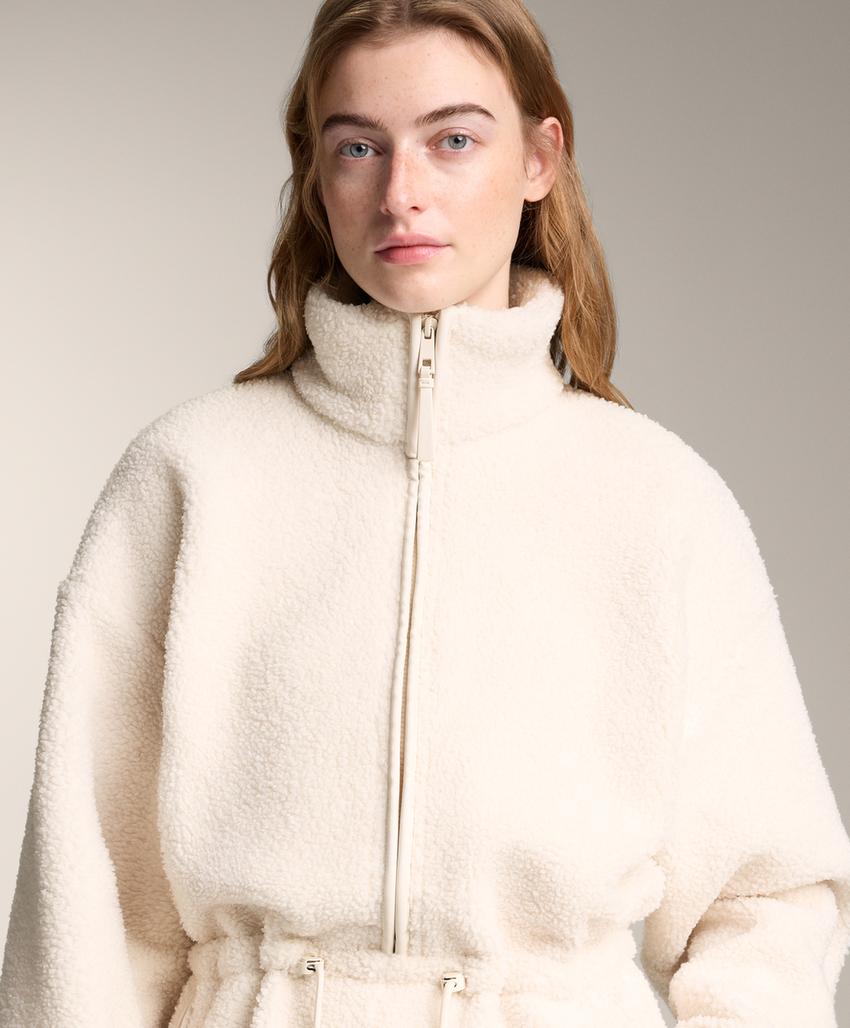 Легкий комбинезон из искусственной овчины с регулируемой талией