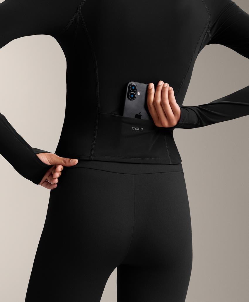 Легкая и теплая высокотехнологичная куртка с отстрочкой