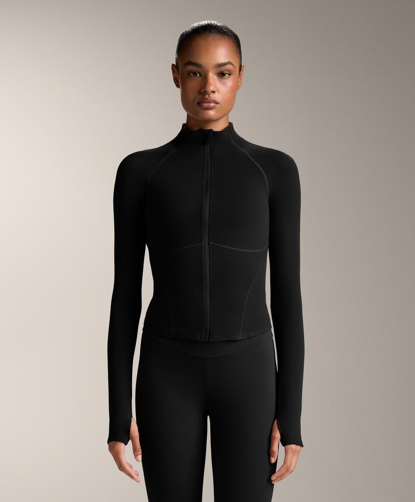 Легкая и теплая высокотехнологичная куртка с отстрочкой