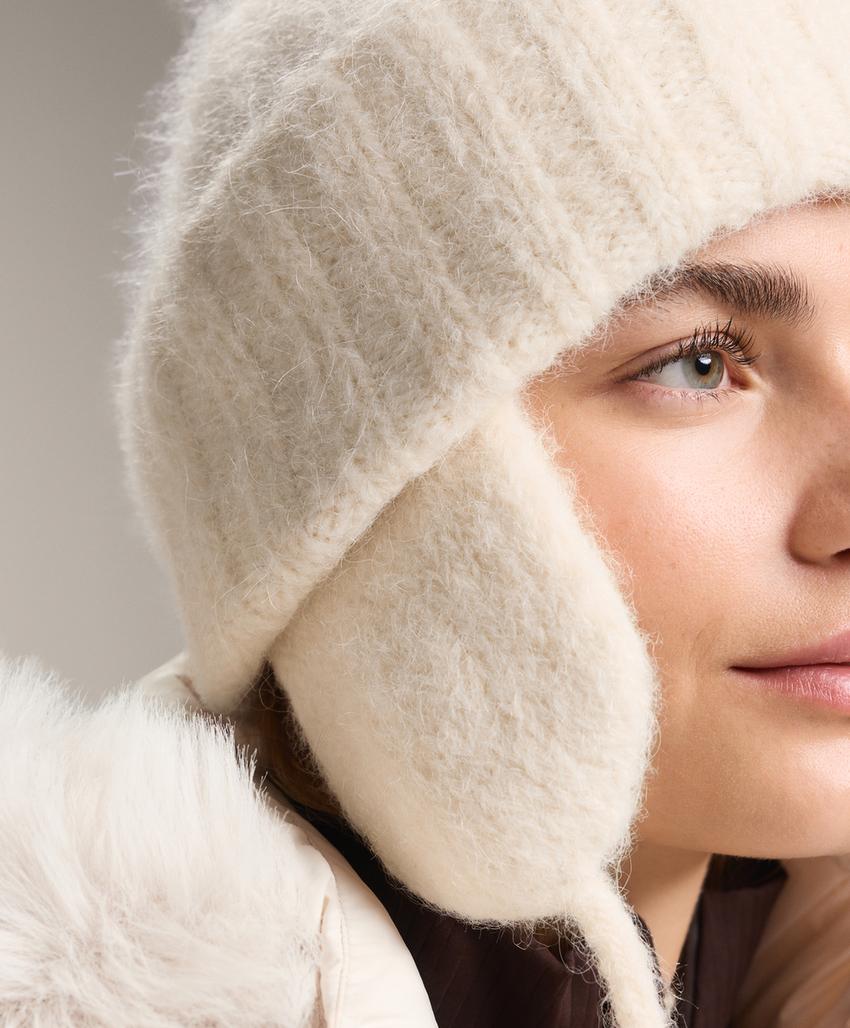 Вязаная шапка-ушанка