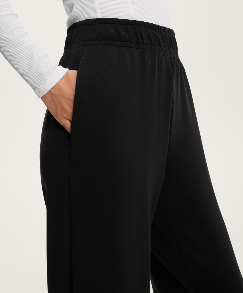 Брюки-джоггеры из мягкого модала