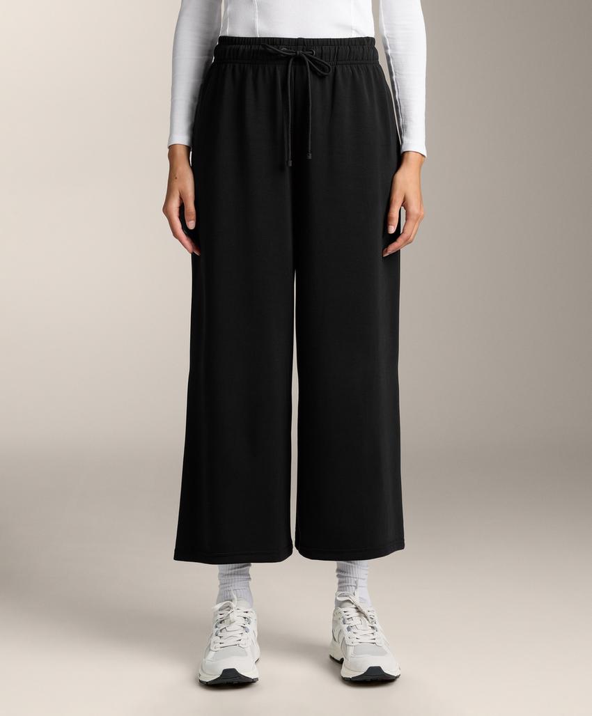 Широкие укороченные брюки из мягкой ткани с модалом