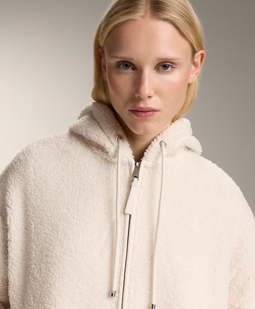 Куртка из искусственной овчины с капюшоном