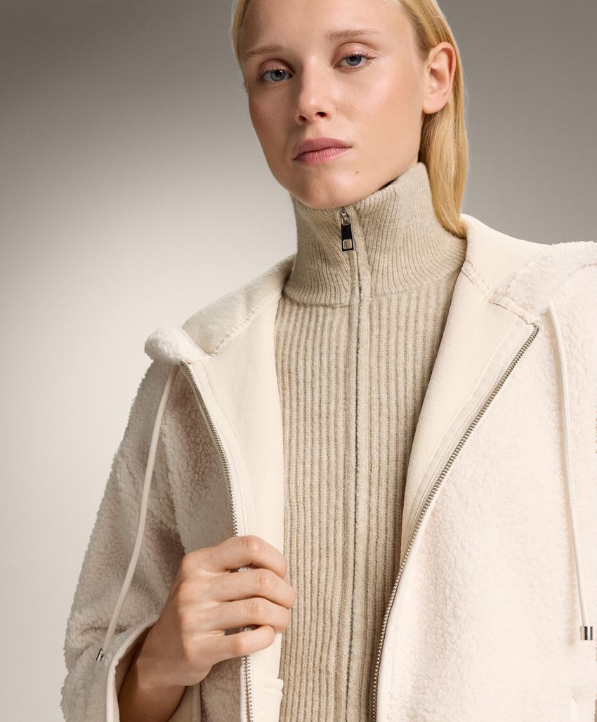 Куртка из искусственной овчины с капюшоном