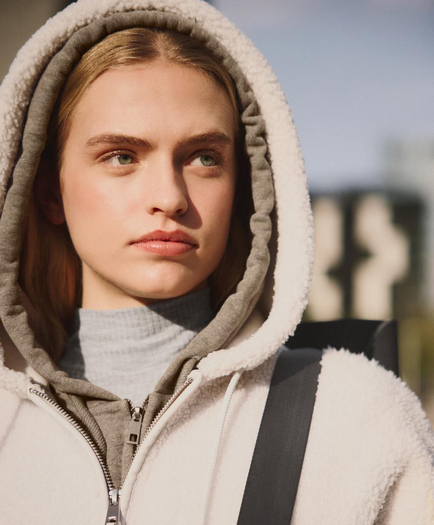 Куртка из искусственной овчины с капюшоном