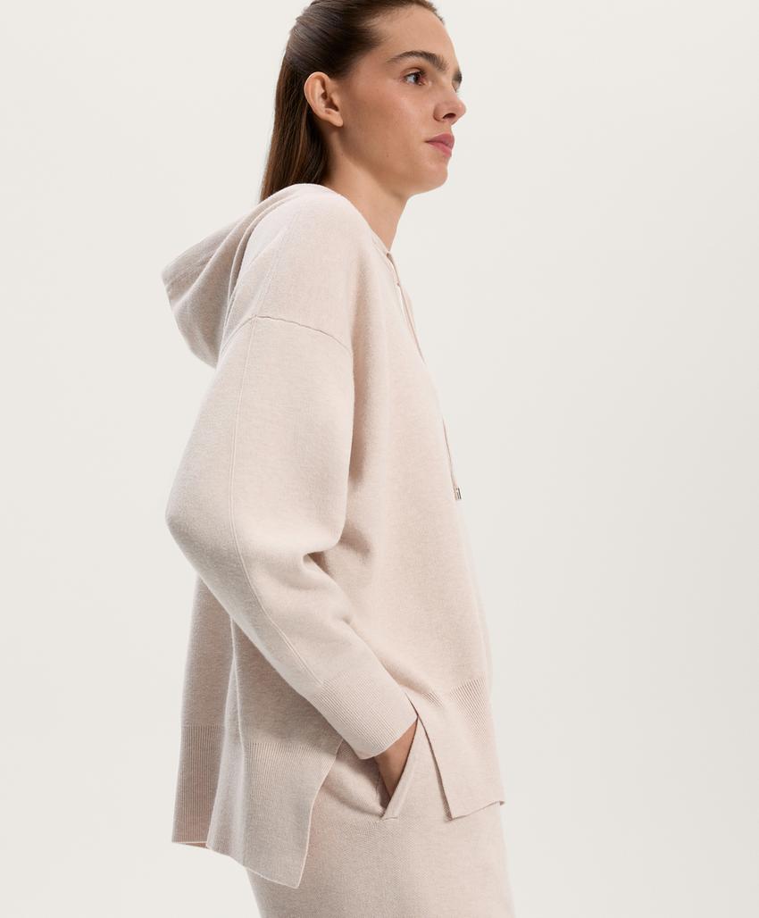 Длинный вязаный джемпер с капюшоном