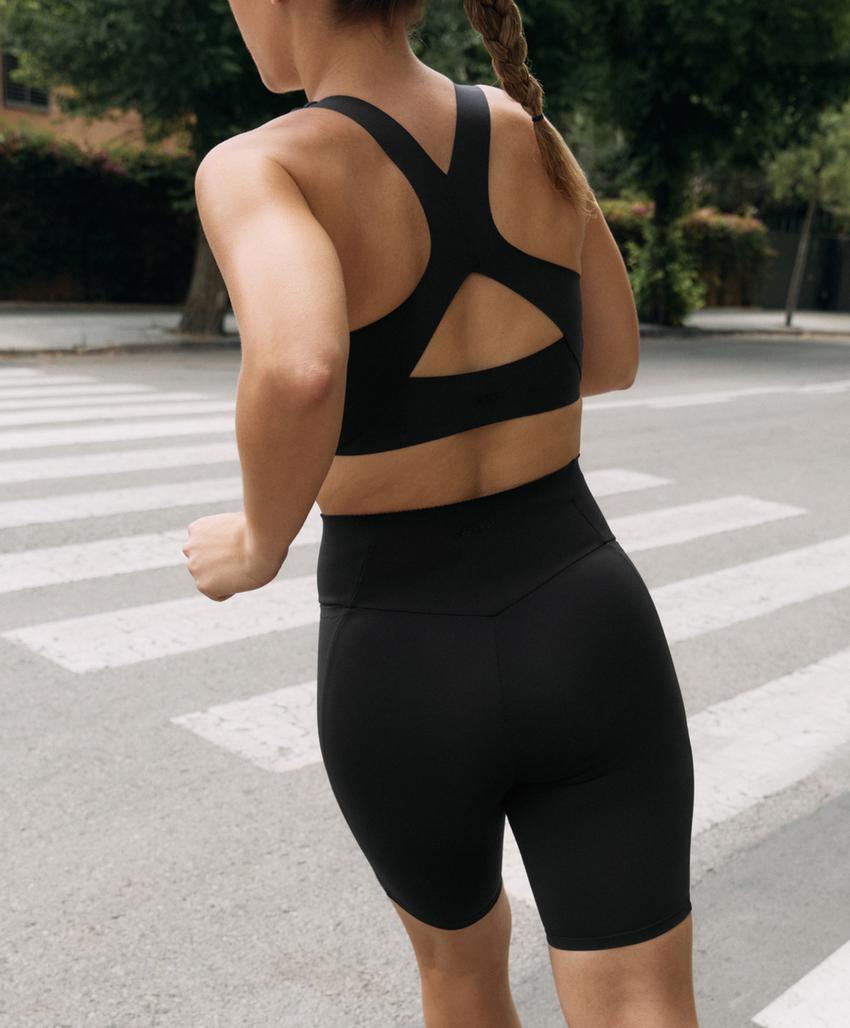 Бюстгальтер Compressive с чашками и средней степенью поддержки