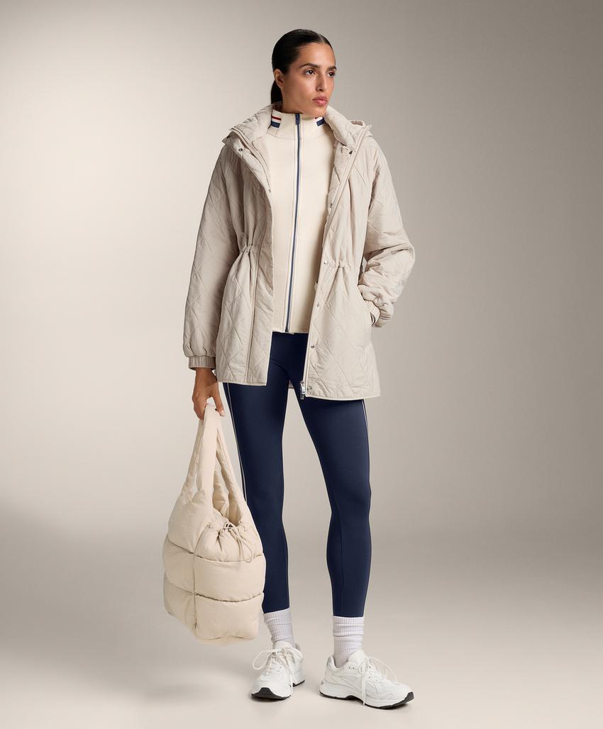 Легкая и теплая высокотехнологичная куртка с резиновыми элементами