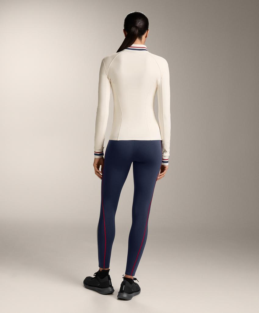 Легкая и теплая высокотехнологичная куртка с резиновыми элементами