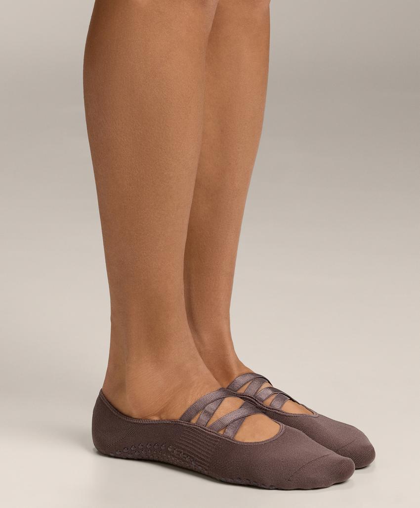 2 pairs of polyamide blend yoga and Pilates socks with double straps