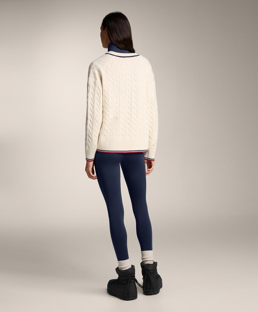 Вязаный свитер с V-образным вырезом и узором «мини-косы»