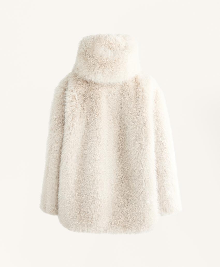 Пуховик с капюшоном из искусственного меха