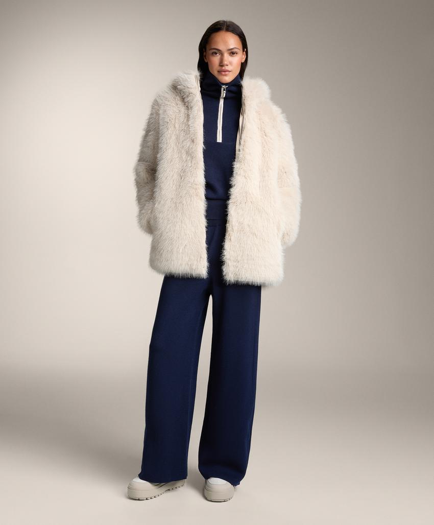 Свитер с высоким воротником и молнией до уровня груди