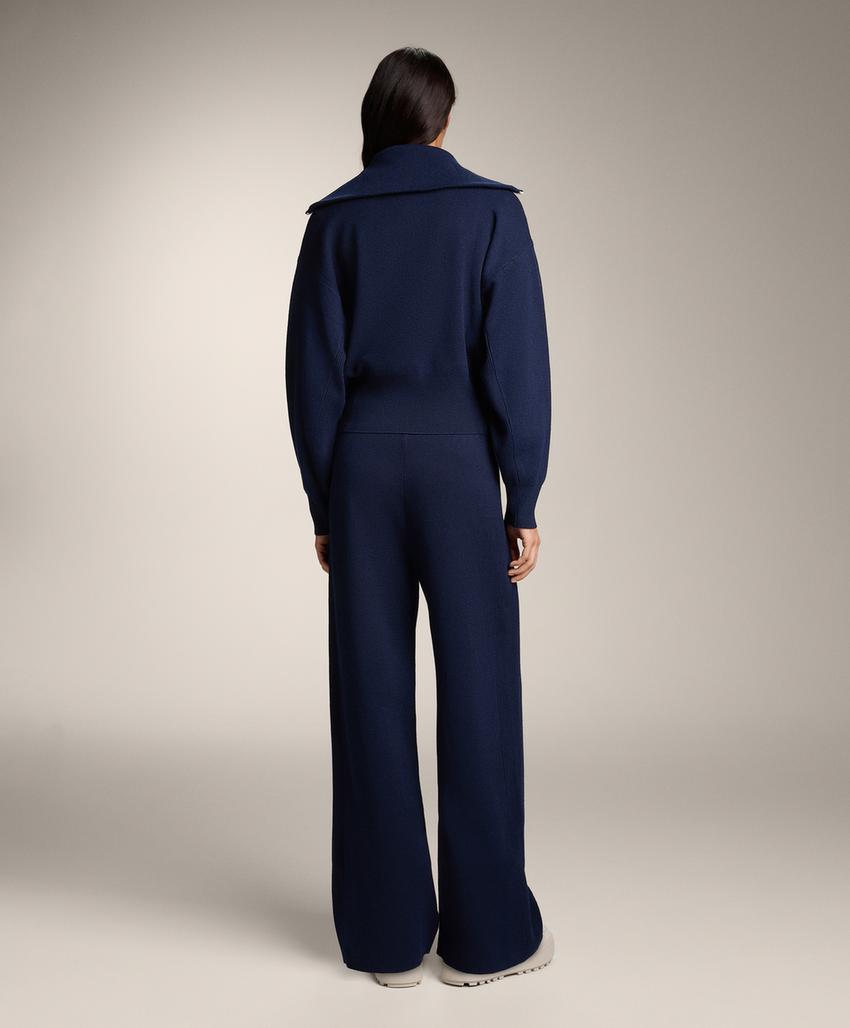 Свитер с высоким воротником и молнией до уровня груди