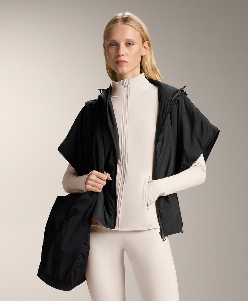 Стеганый жилет с капюшоном