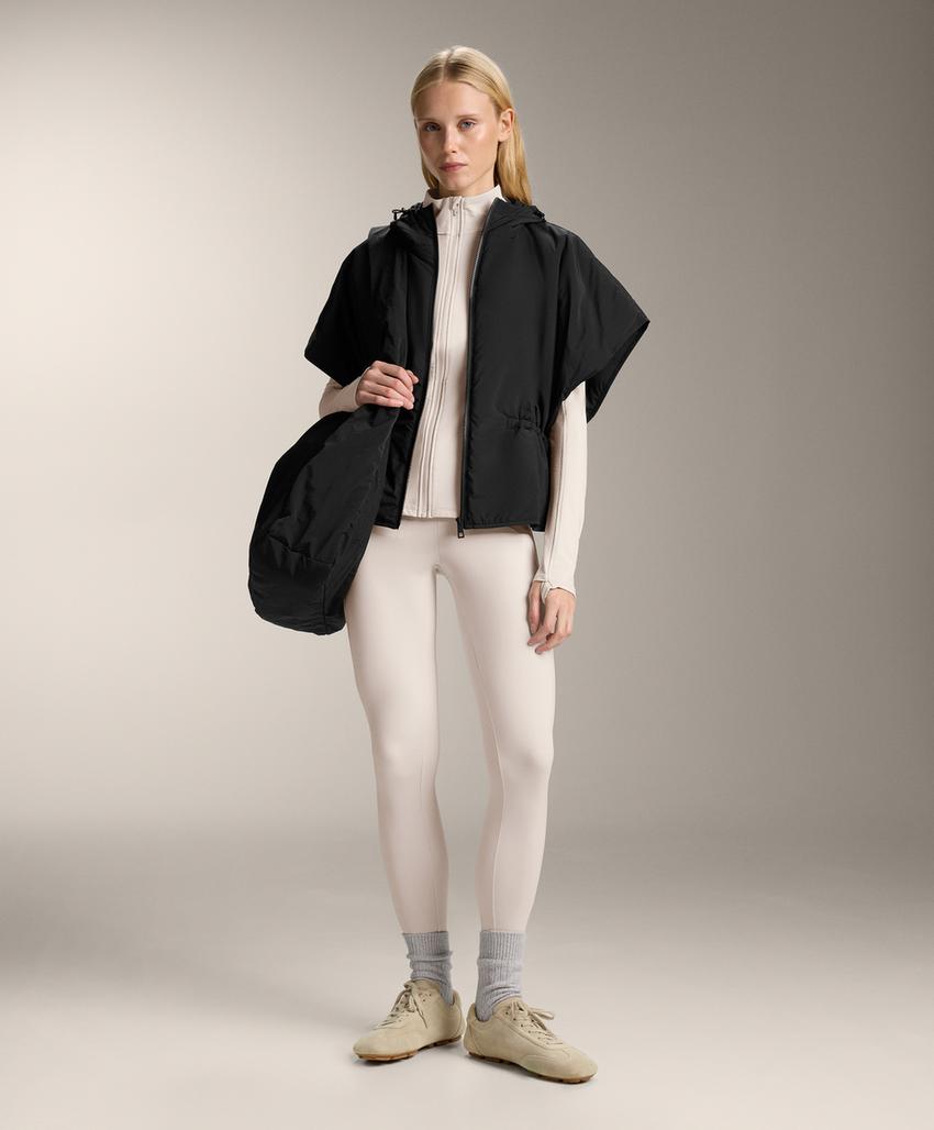 Стеганый жилет с капюшоном