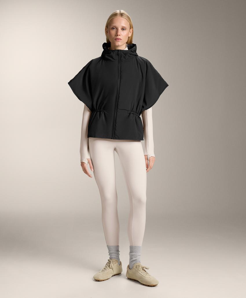 Стеганый жилет с капюшоном