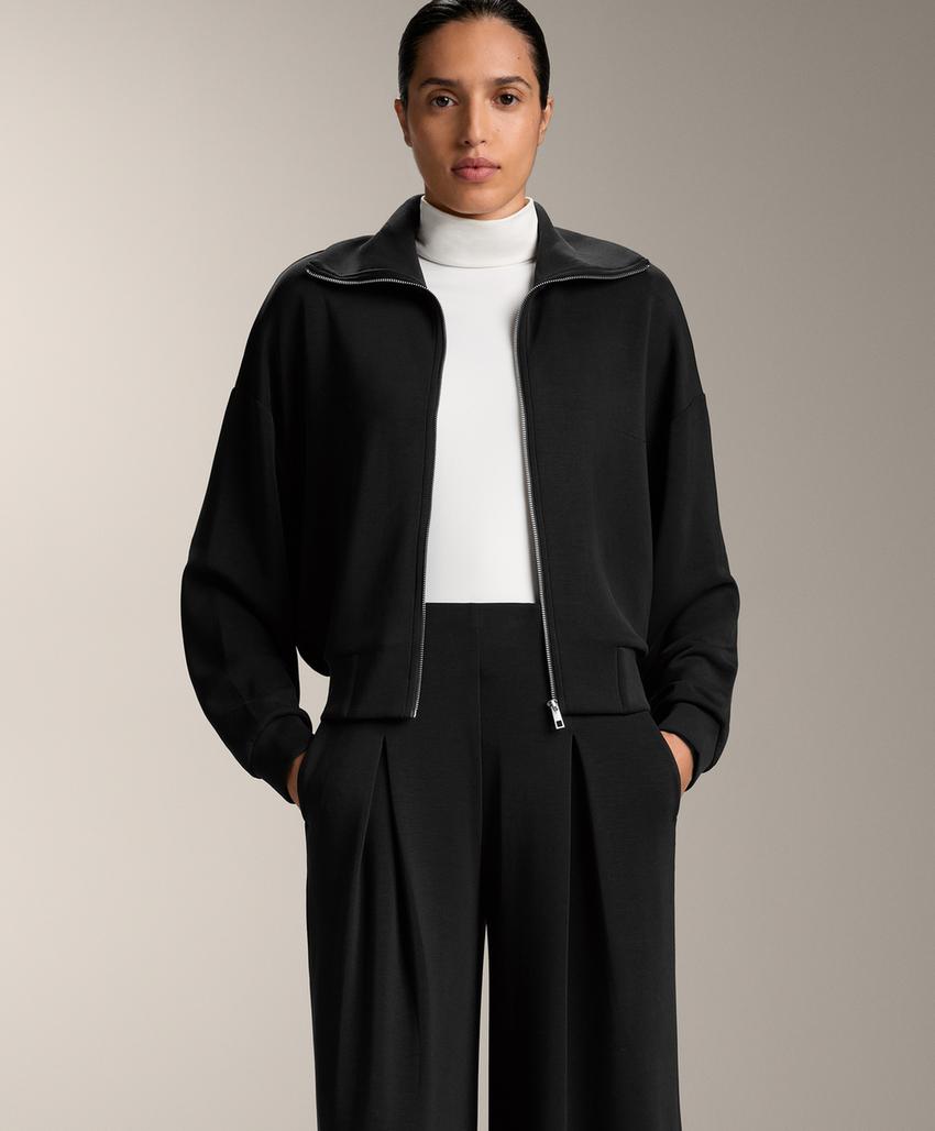 Куртка широкого прямого кроя со складкой из мягкой ткани с модалом