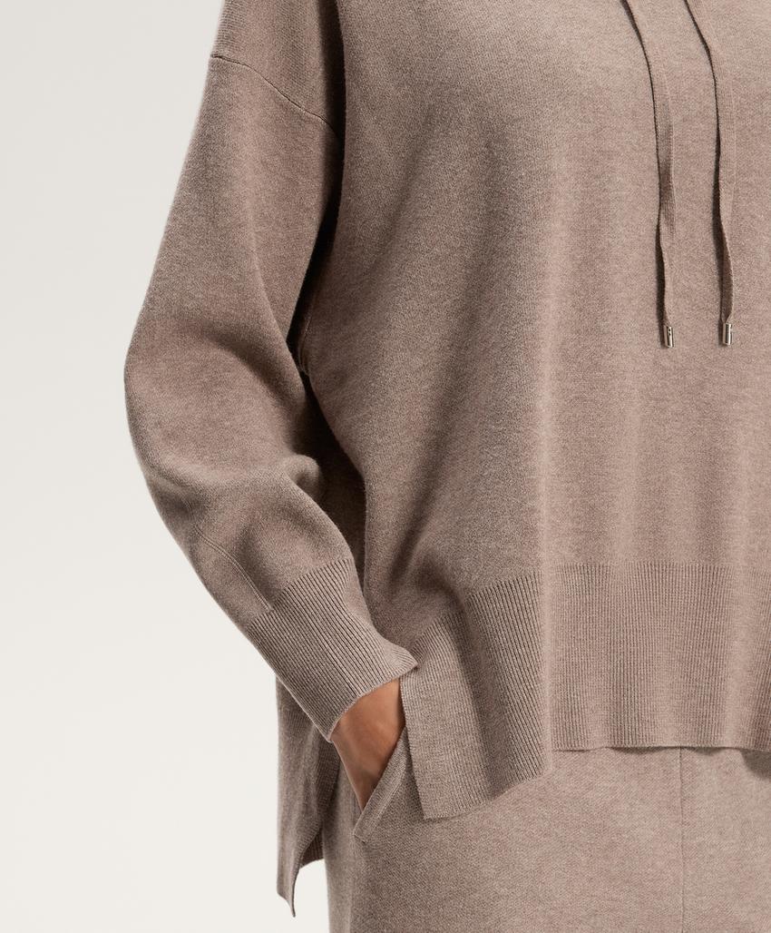 Длинный вязаный джемпер с капюшоном