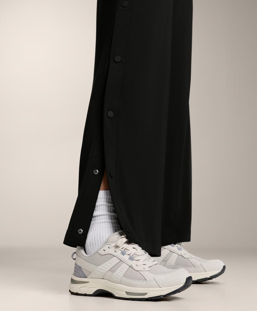 Прямые брюки в рубчик на пуговицах из мягкой ткани с модалом