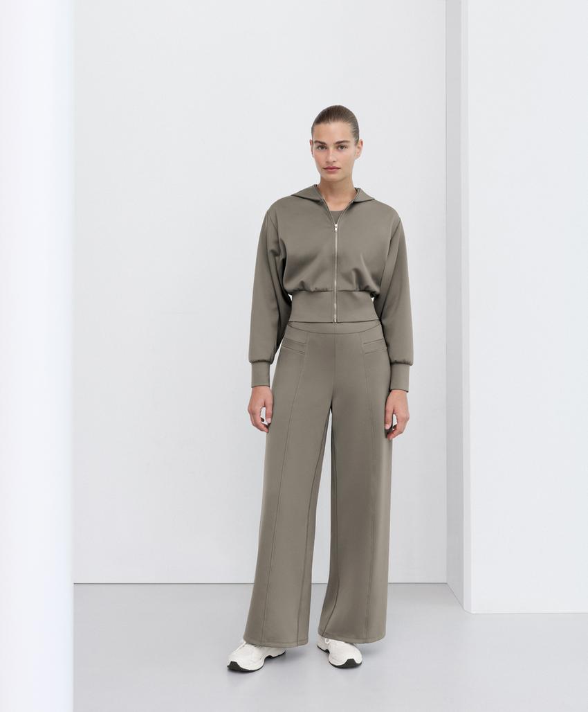 Брюки-баллоны с эффектом неопрена