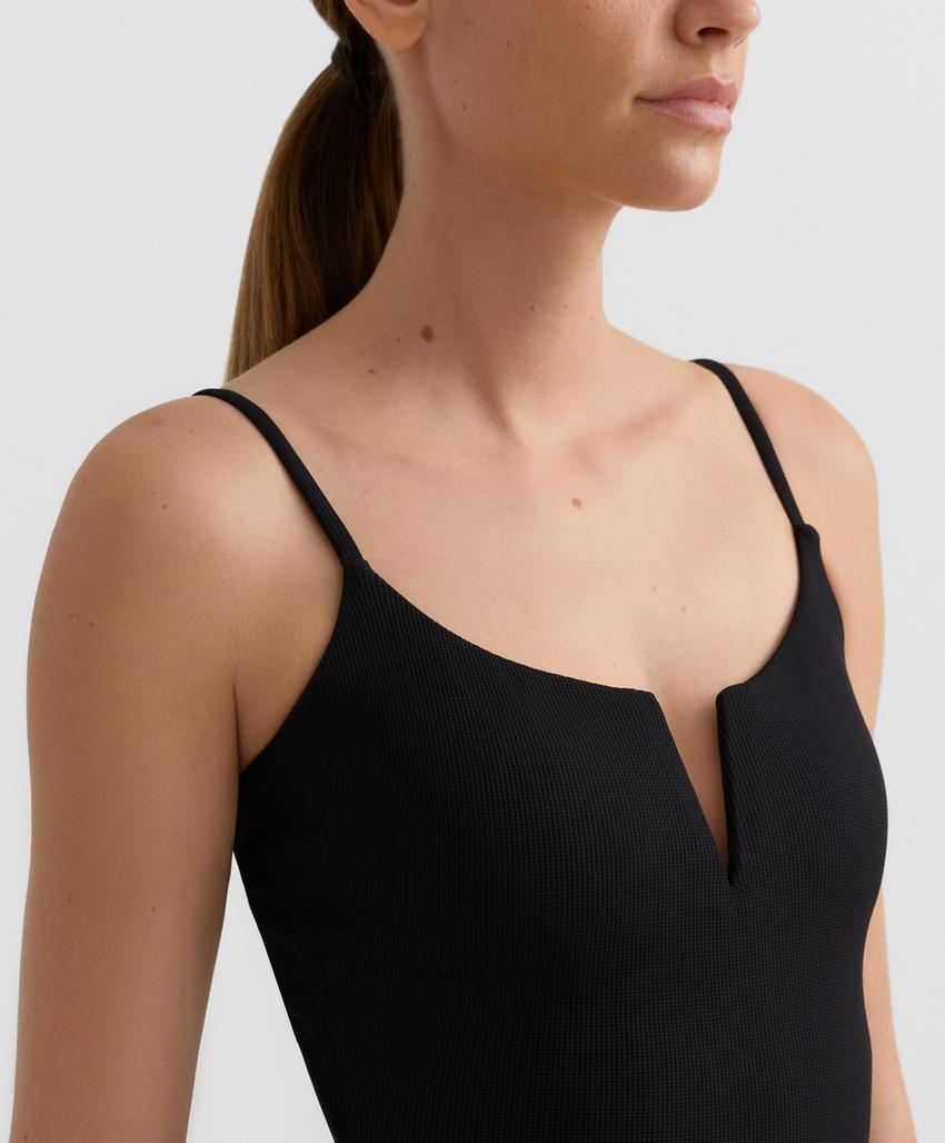 Купальник с V-образным вырезом из ткани пике