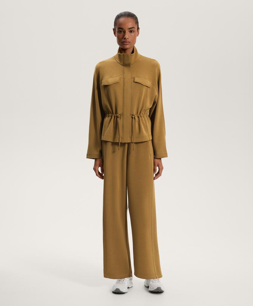 Куртка с карманами и регулируемым поясом из мягкой ткани с модалом