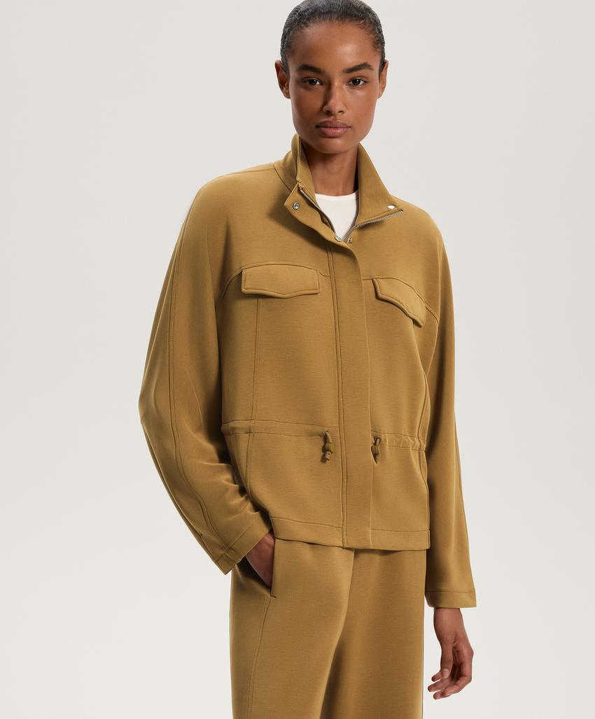 Куртка с карманами и регулируемым поясом из мягкой ткани с модалом