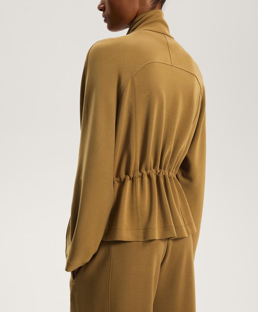 Куртка с карманами и регулируемым поясом из мягкой ткани с модалом