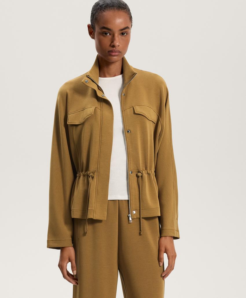 Куртка с карманами и регулируемым поясом из мягкой ткани с модалом