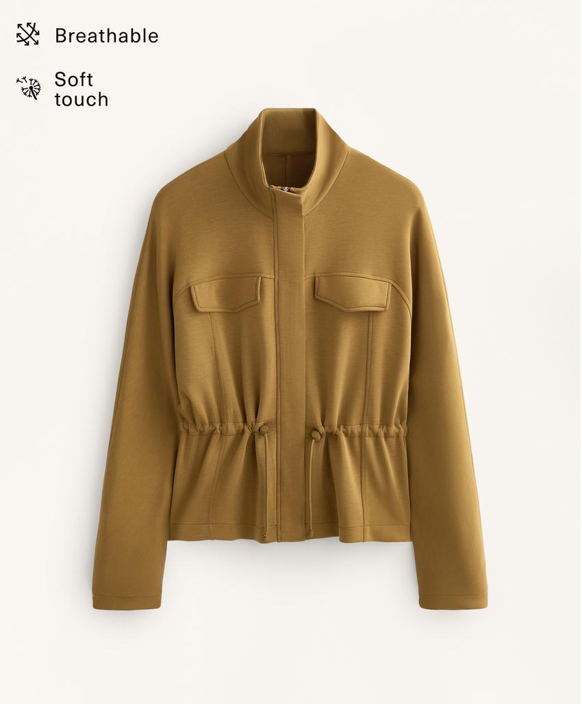 Куртка с карманами и регулируемым поясом из мягкой ткани с модалом