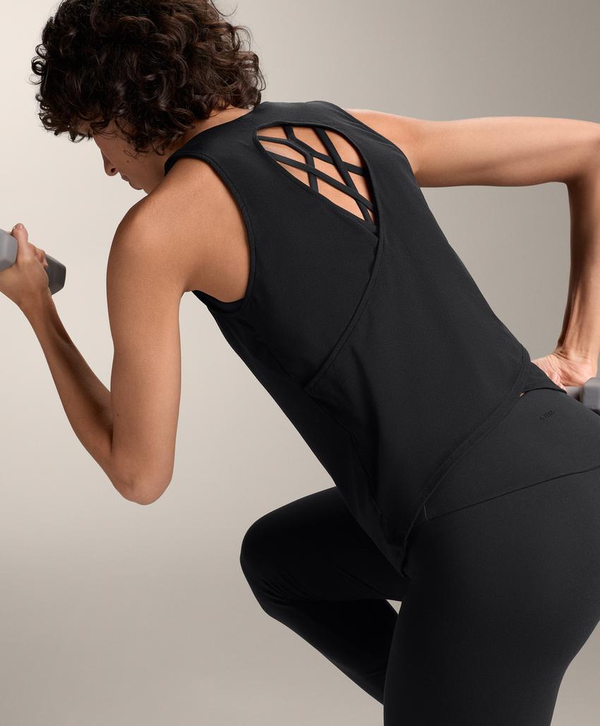 Футболка с перекрещивающимися лямками из комфортлукса