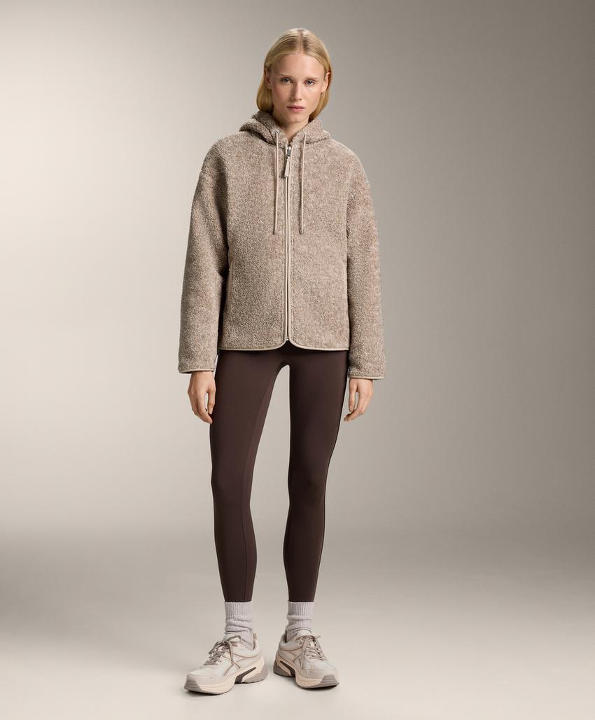 Полушубок с капюшоном из искусственного меха