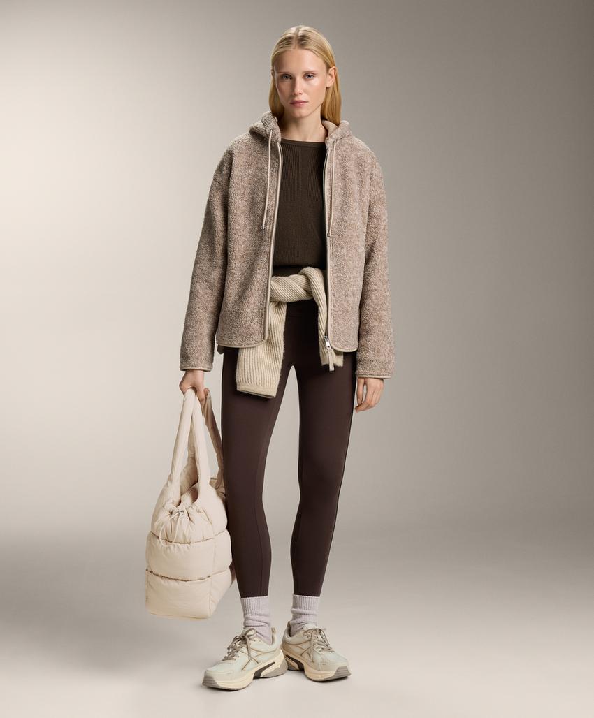 Полушубок с капюшоном из искусственного меха