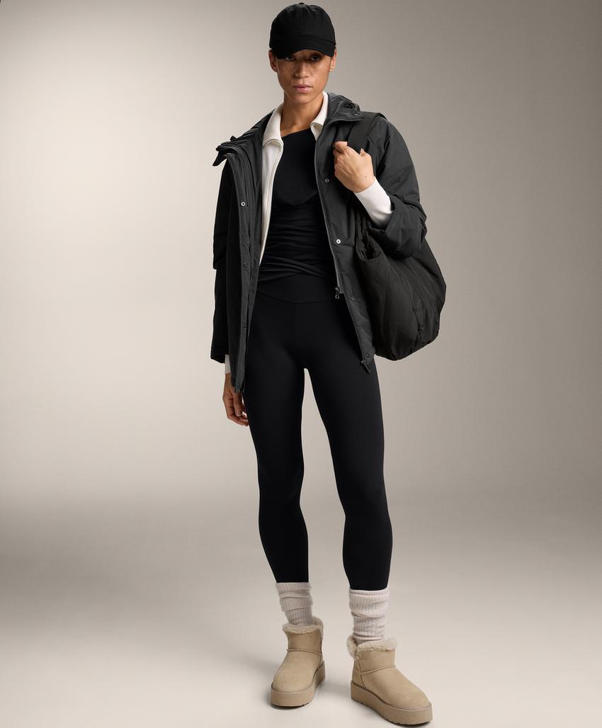 Футболка без рукавов с зауженной талией