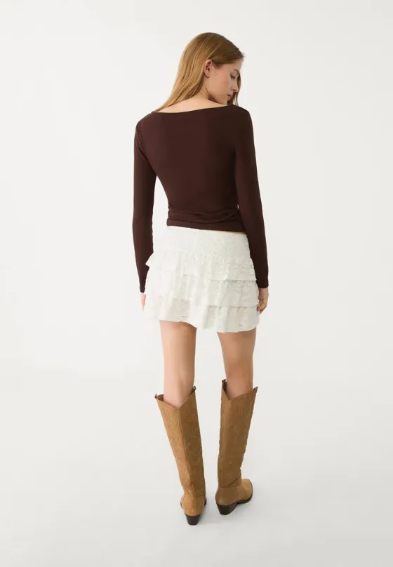 Юбка-шорты из струящейся ткани с отделкой кружевом