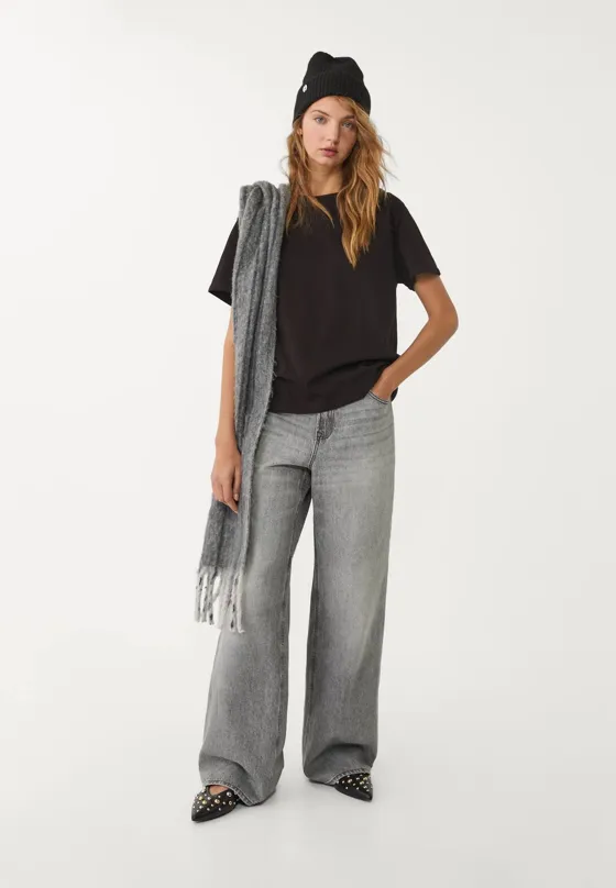 Базовая футболка геометрического кроя из плотной ткани