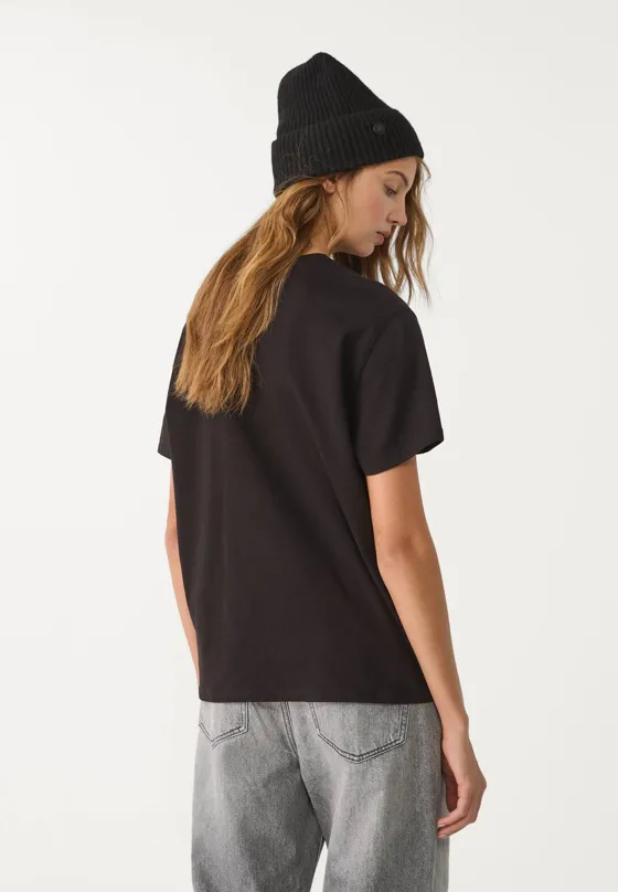 Базовая футболка геометрического кроя из плотной ткани