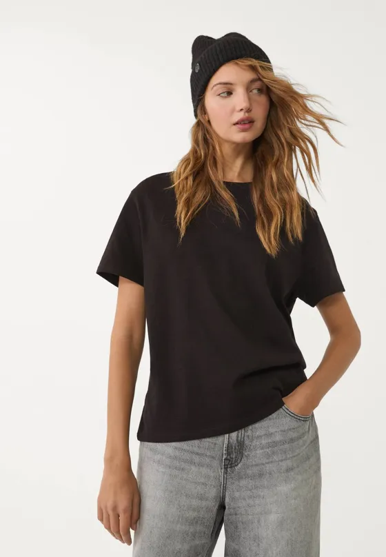 Базовая футболка геометрического кроя из плотной ткани