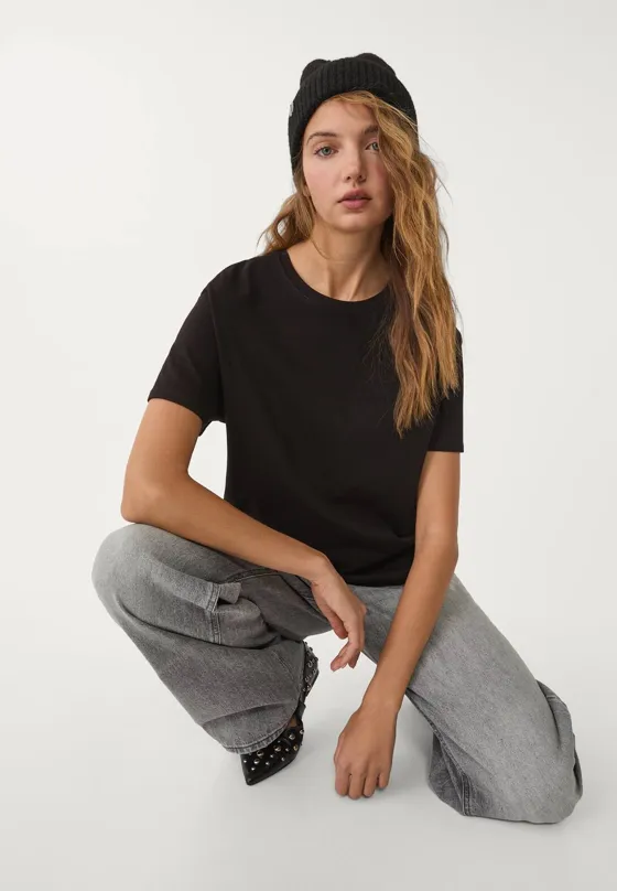 Базовая футболка геометрического кроя из плотной ткани