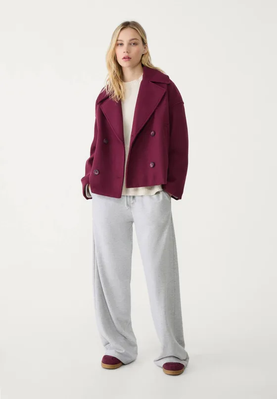 Короткое двубортное пальто