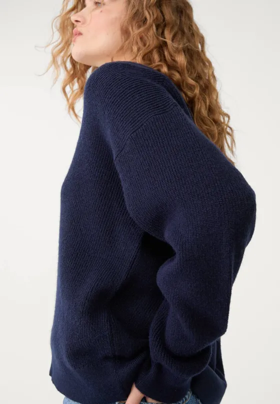 Свитер из фетра с V-образным вырезом