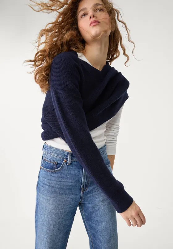 Свитер из фетра с V-образным вырезом