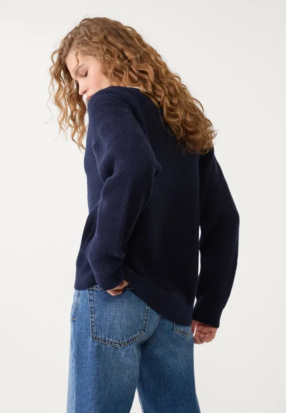 Свитер из фетра с V-образным вырезом