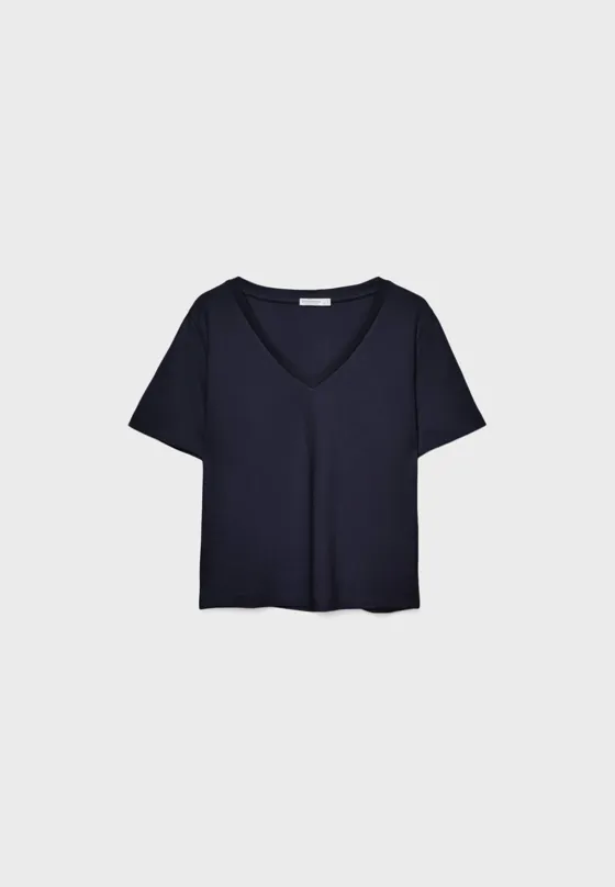 Базовая футболка классического кроя из плотной ткани