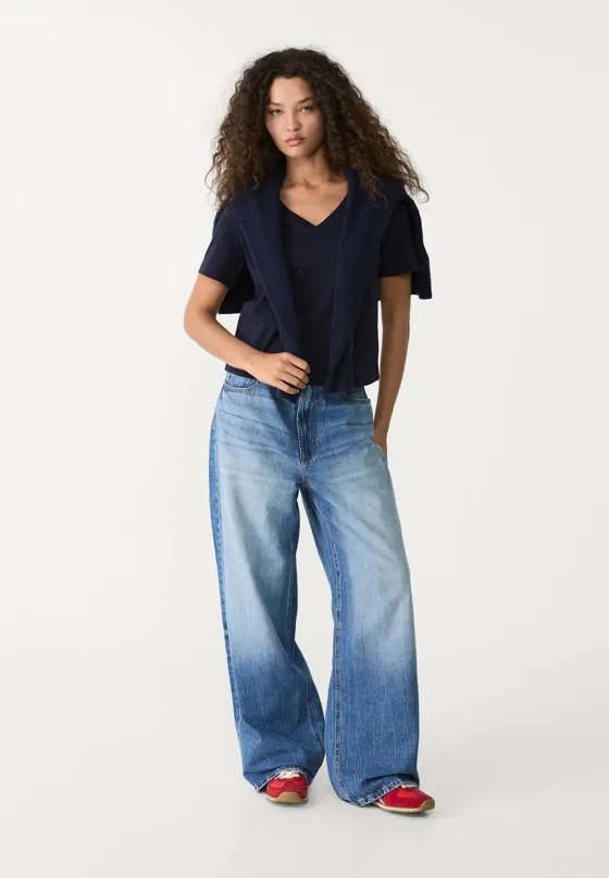 Базовая футболка классического кроя из плотной ткани