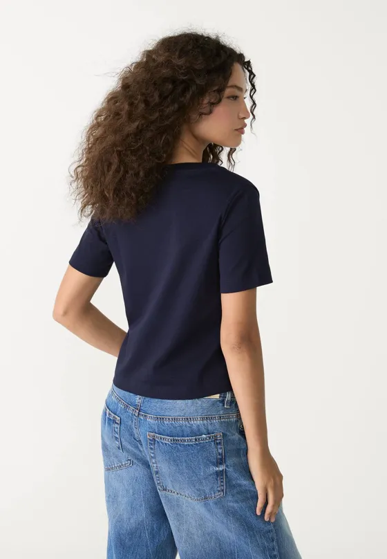 Базовая футболка классического кроя из плотной ткани