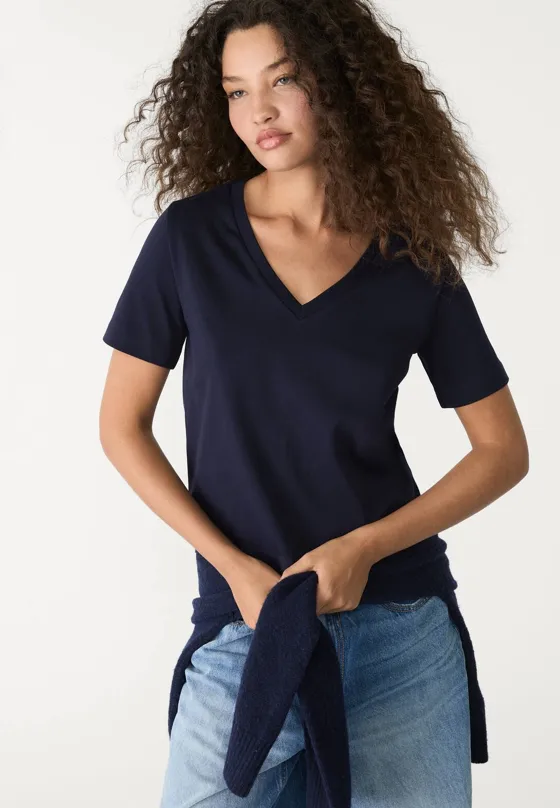 Базовая футболка классического кроя из плотной ткани