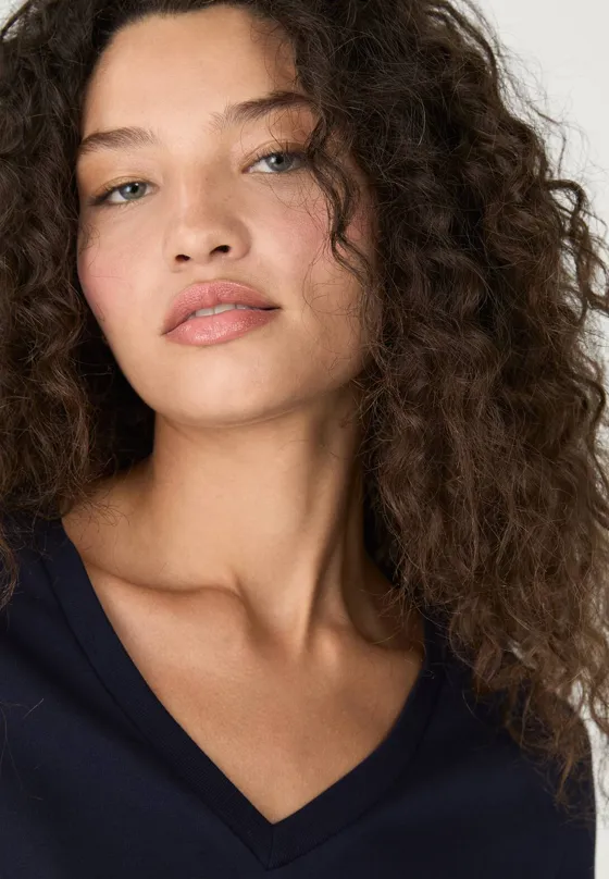 Базовая футболка классического кроя из плотной ткани